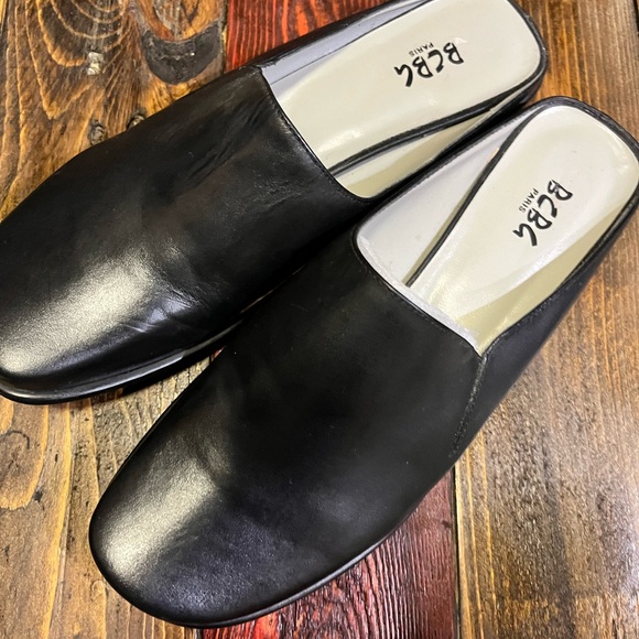 BCBG PARIS Black Leather Mules Size:7 B, EUR 37.5 - Picture 3 of 3